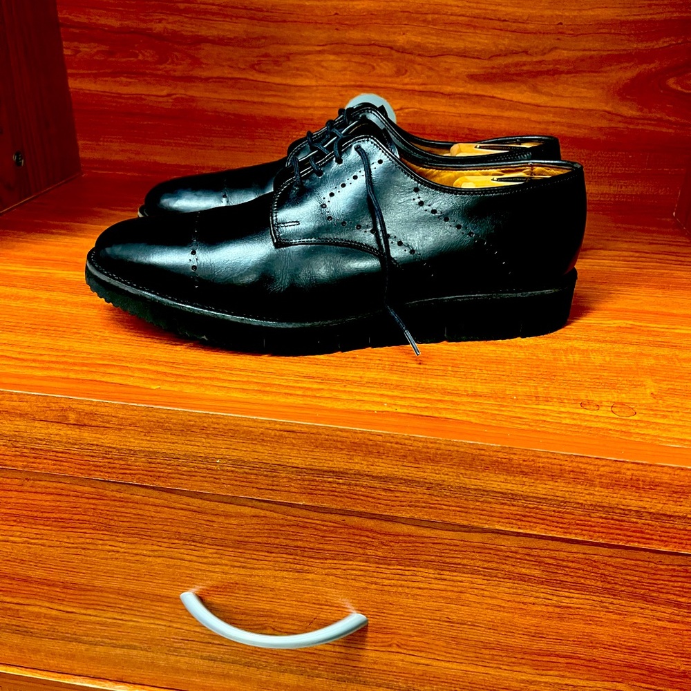 Black size 9 Allen Edmonds